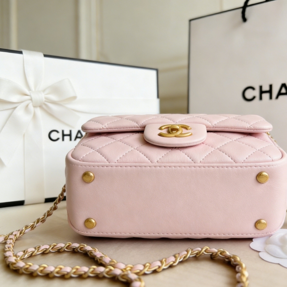 <AUTHENTIC>Chanel Mini Classic Flap Bagwith Pearl in Pink - Picture 5 of 6